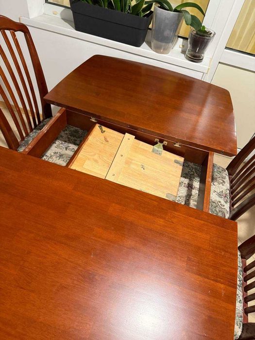 Продам кухонный стол (Малайзия) + 4 стула. Раскладной. Б/У