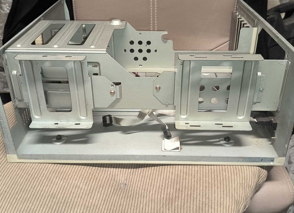 Obudowa z starego komputera