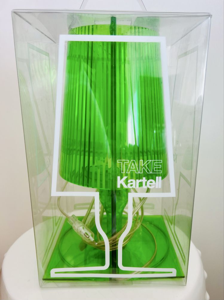 Candeeiro de mesa verde marca Kartell Take