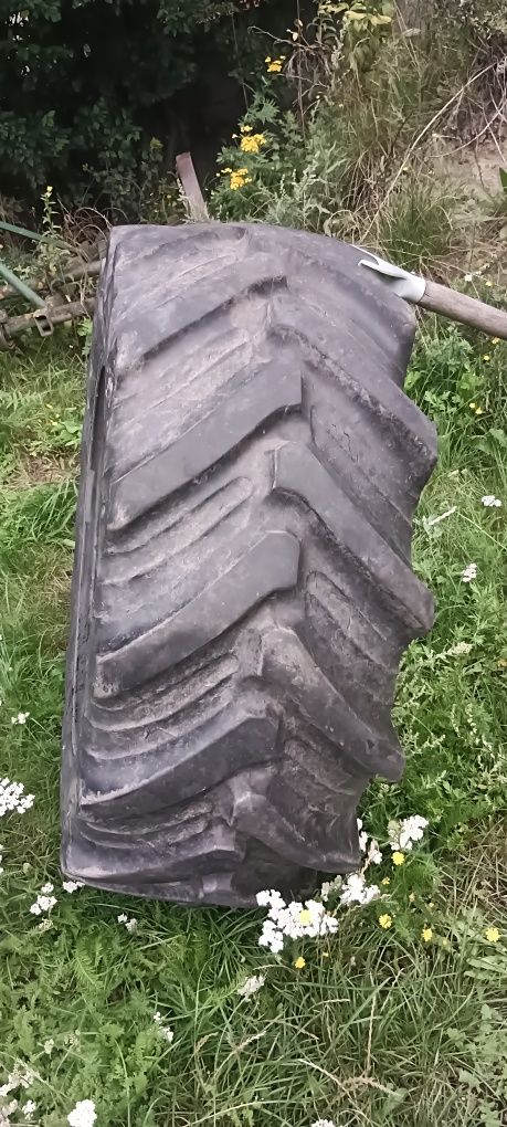 Sprzedam opone taurus 360/70 r20