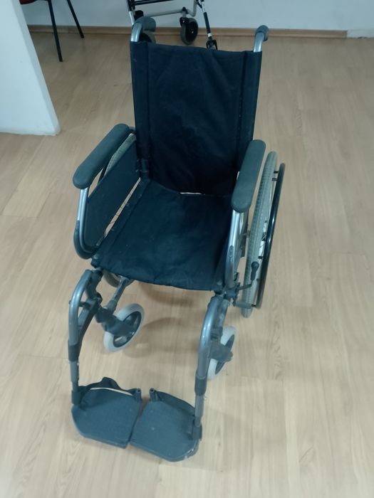 Cadeira de rodas dobrável