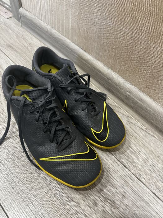 Футзалки, сороконіжки nike 39