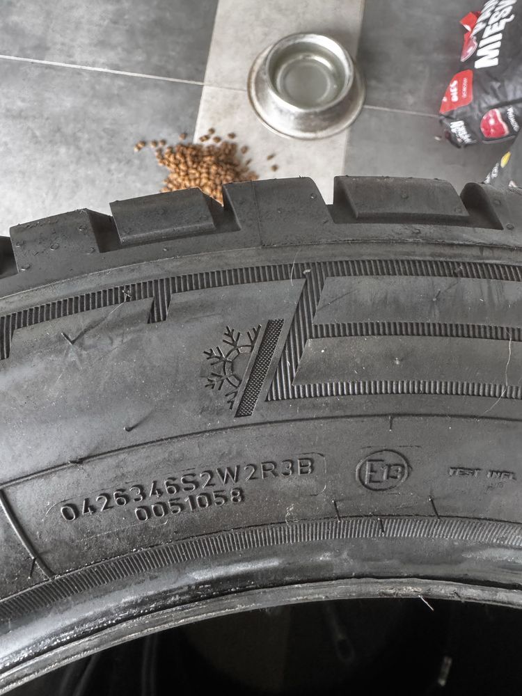 Opony 17 do busa wielosezonowe Dunlop