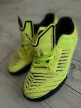 Buty halowe do piłki nożnej dla dzieci, jak nowe