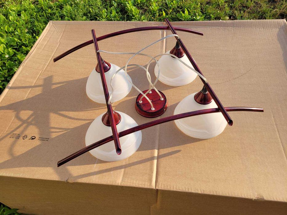 Komplet 4 żyrandoli orientalnych – bordowe ramy, mleczne klosze