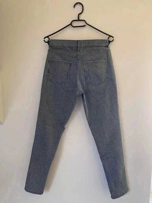 Śliczne jeansy w paski, kolor granatowy, rozmiar S, idealne na wiosnę