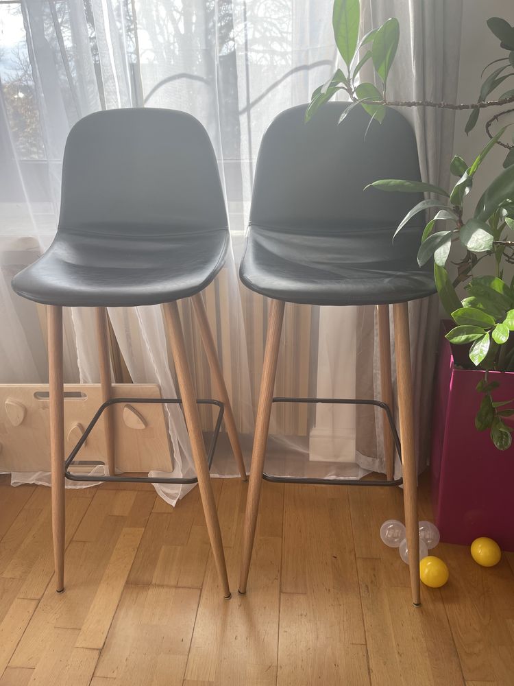 Dwa krzesła barowe Jysk JONSTRUP czarny/dąb