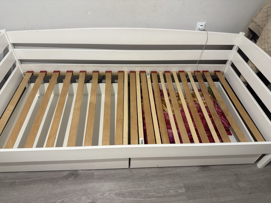 Меблі спальні. Білого кольору