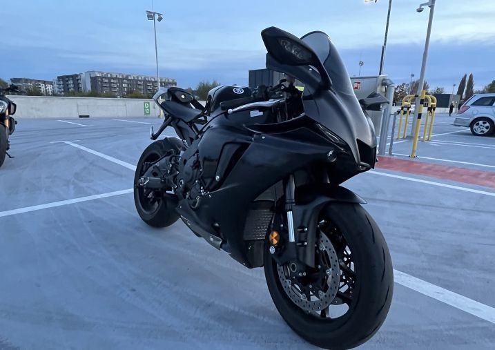 Yamaha R1 2021 року
