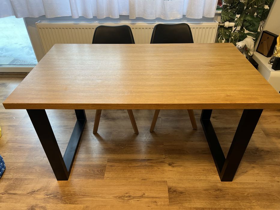 Stół drewniany plus 4 krzesła