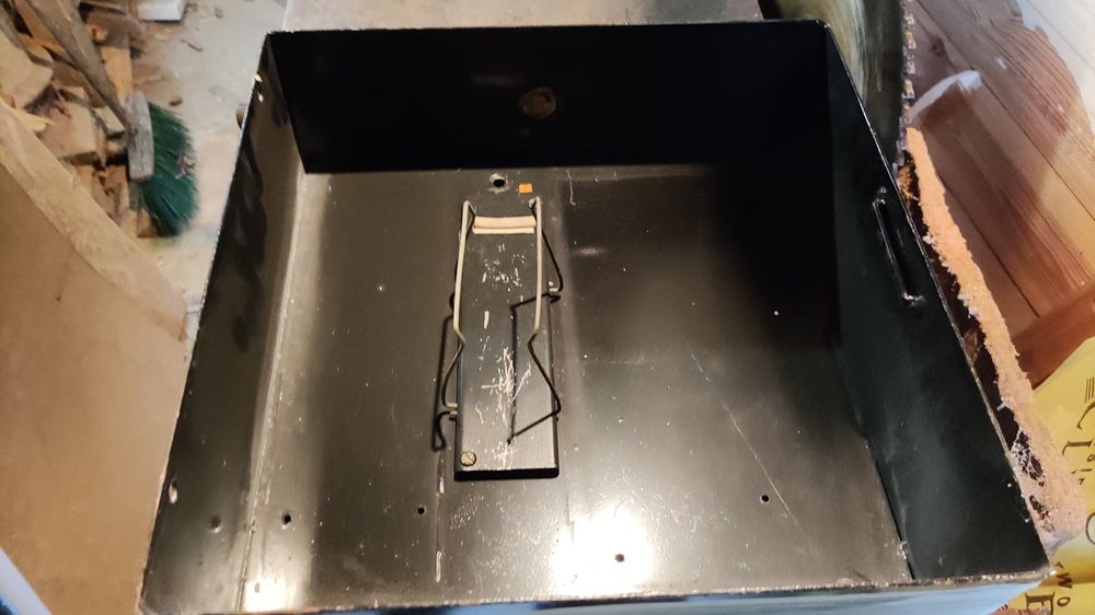 Skrzynki elektryczne, dwie sztuki 30 x30 x 11