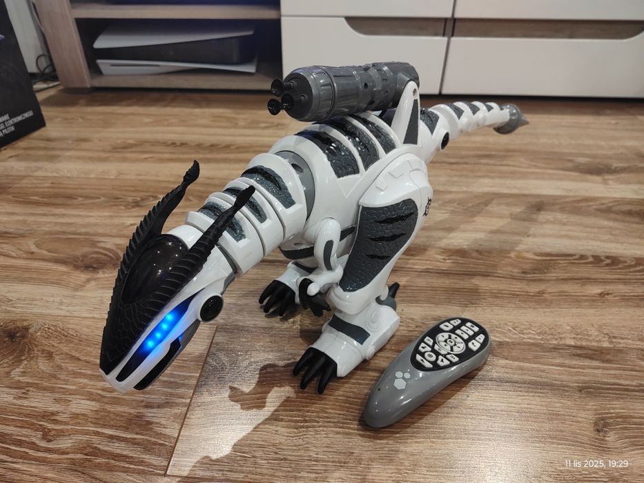 Dinozaur zdalnie sterowany.