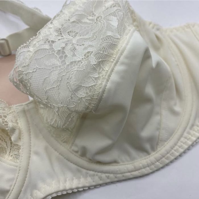 Бюстгальтер женский- р. 95D