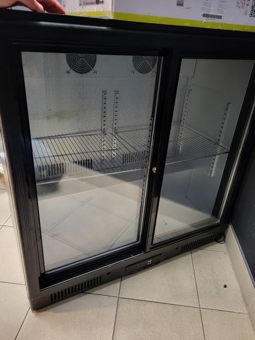 Uszkodzone dwie kostkarki plus lodówka