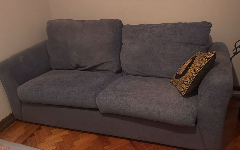 Sofá-cama em bom estado
