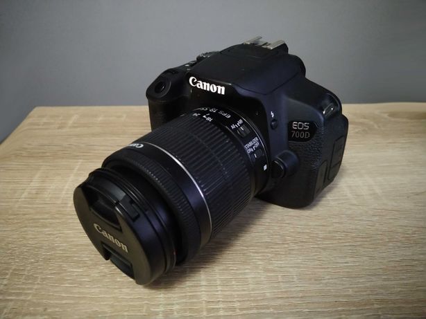 Câmara Canon EOS 700D + Lente EF-S 18-55mm f/3.5-5.6
