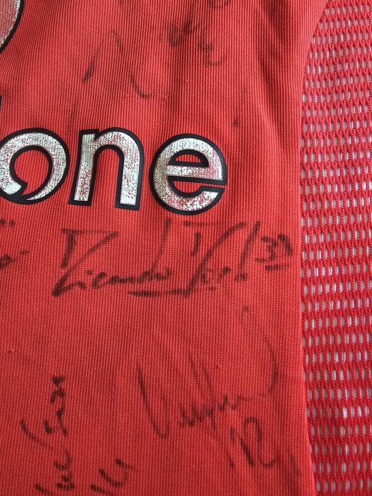Vendo camisola Benfica autografada original época 02/03