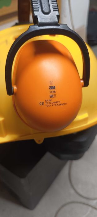 Kask i słuchawki ochronne