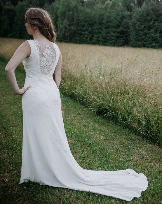 Piękna prosta suknia ślubna - rozmiar 36