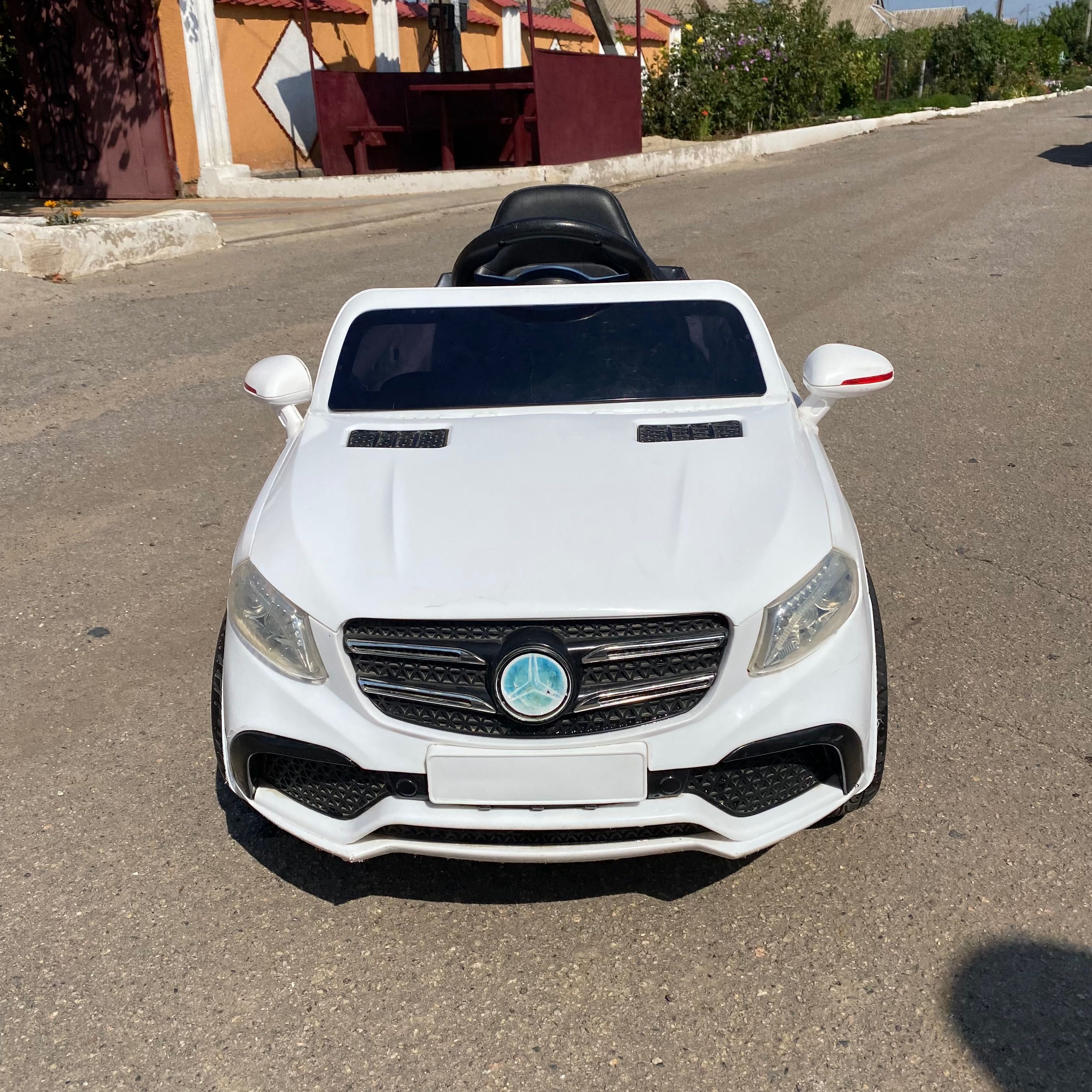 Електромобіль дитячий