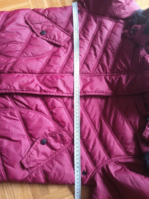 Ciepła kurtka z odpinanym kapturem