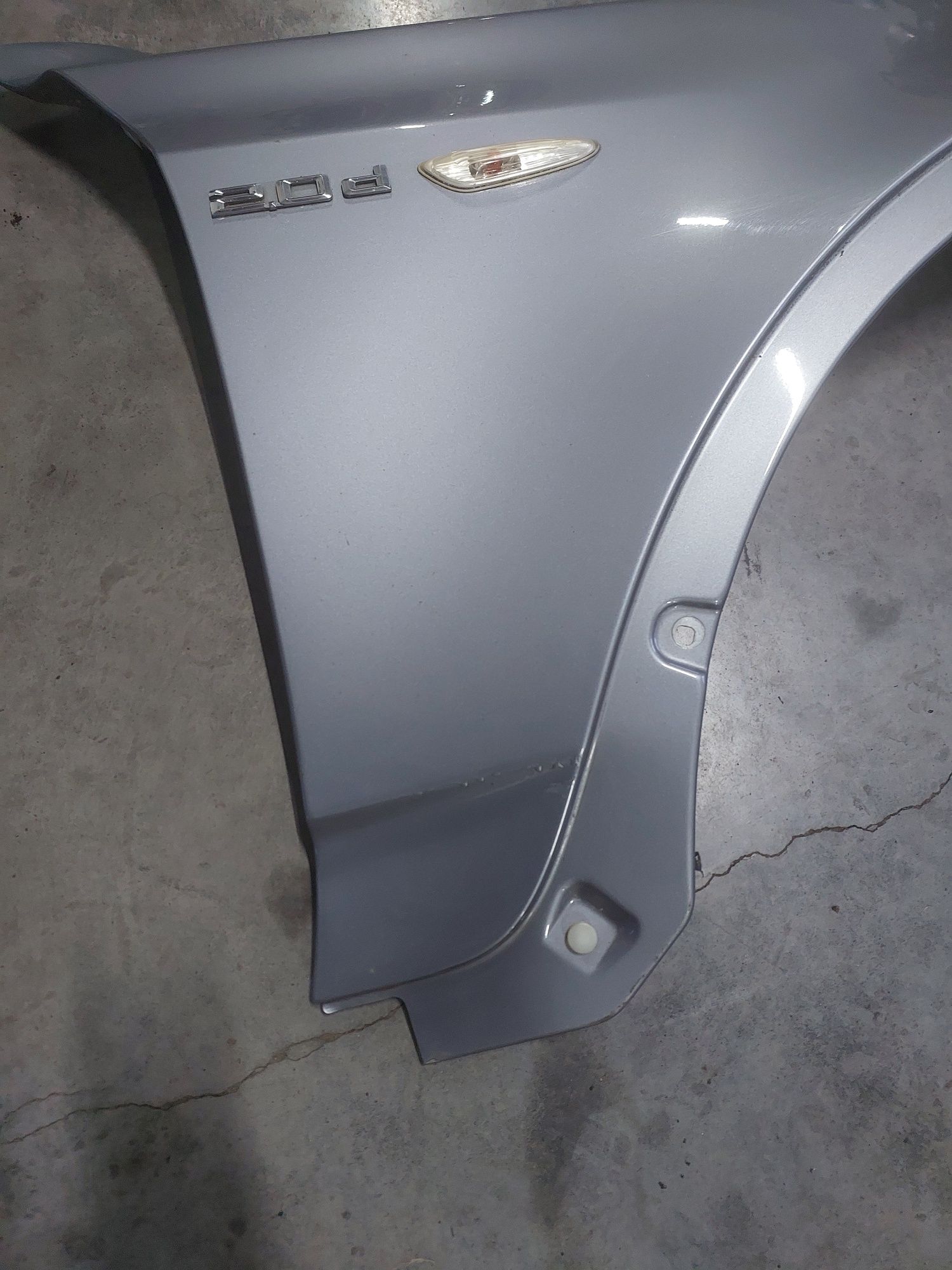 Крило переднє права BMW X3 E83 2004-2011