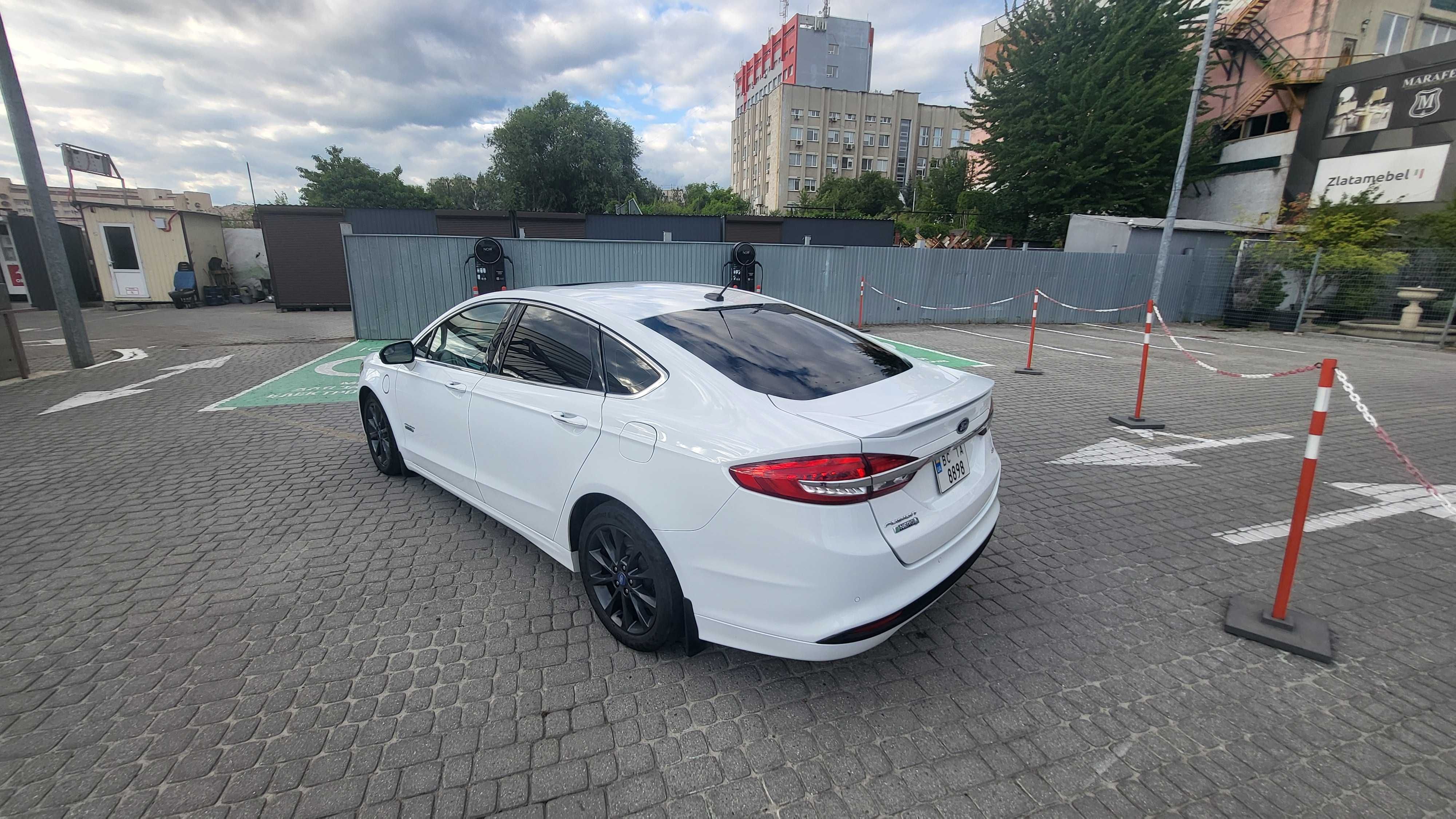 Ford Fusion 2017 Plug-In 35 км на електриці НЕ БИТИЙ  після вандалізму