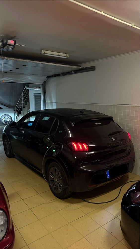 Peugeot E-208 50kWh Allure Pack