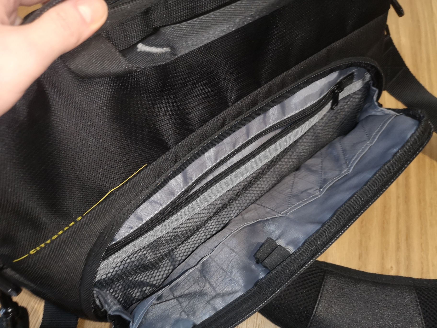 Mała, zgrabna torba do laptopa Targus CityGear 13-14', prezent'