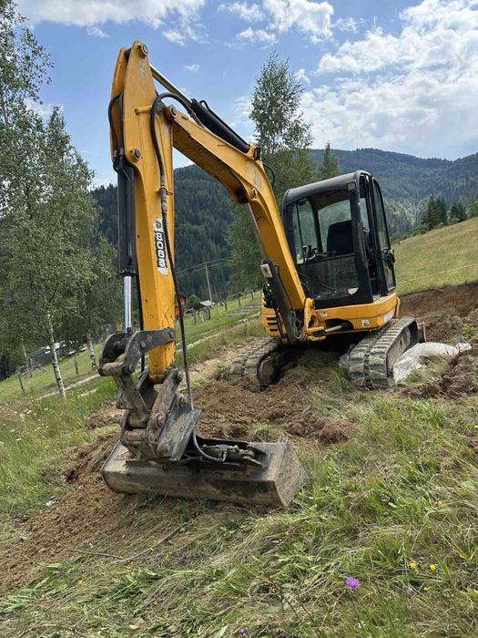 Трактор JCB 8065