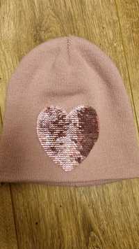 Ciepła różowa czapka z cekinowym sercem rozmiar 54