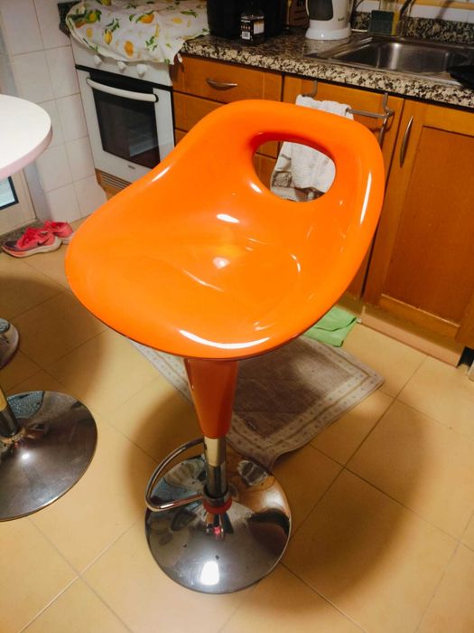 Conjunto Mesa Alta + 2 Cadeiras Bar