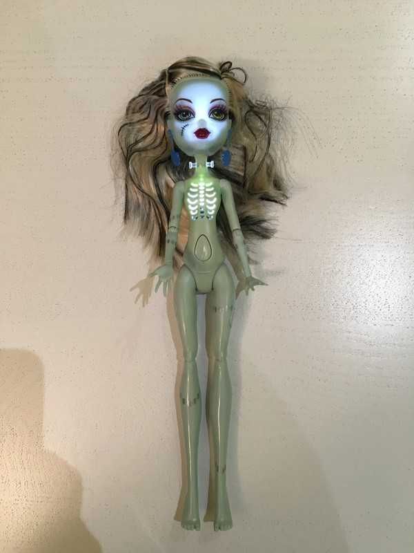 Interaktywna lalka Monster High Frankie Stein