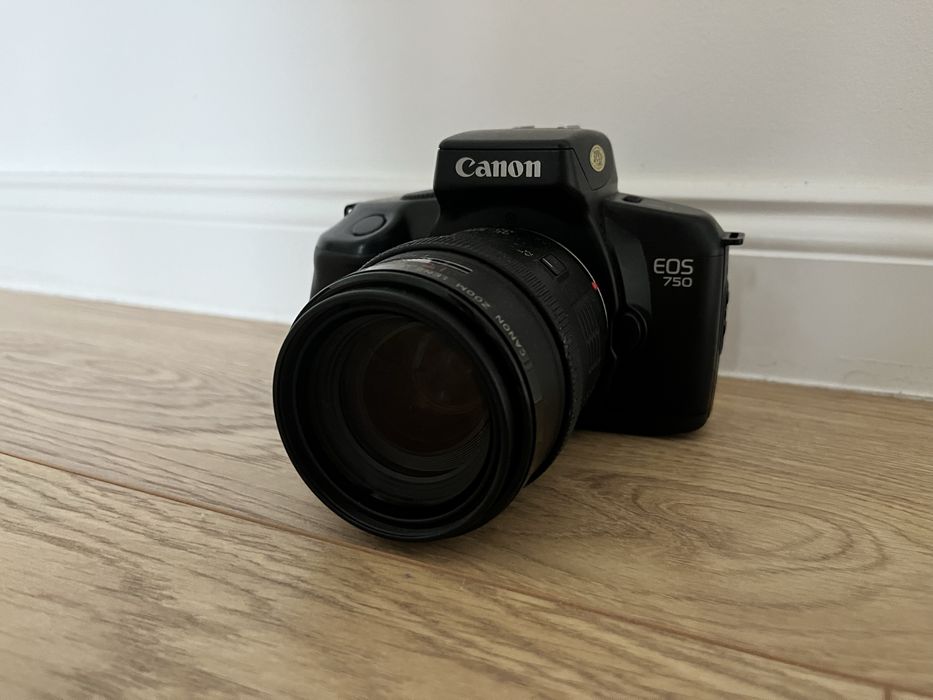Aparat Canon z obiektywem