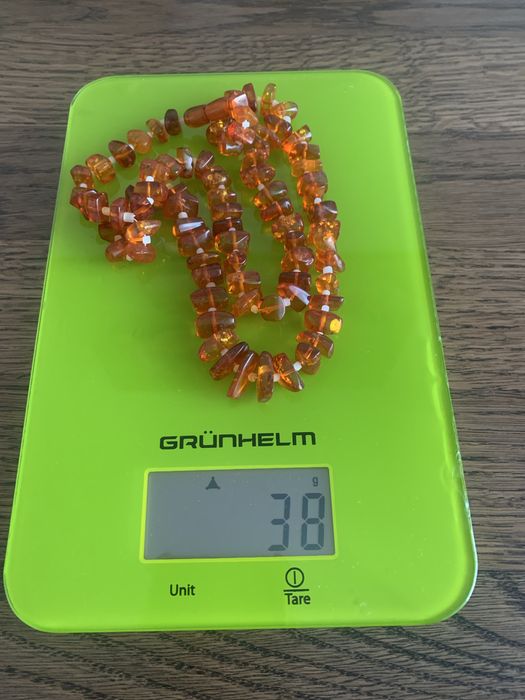 Красиве намисто з бурштину