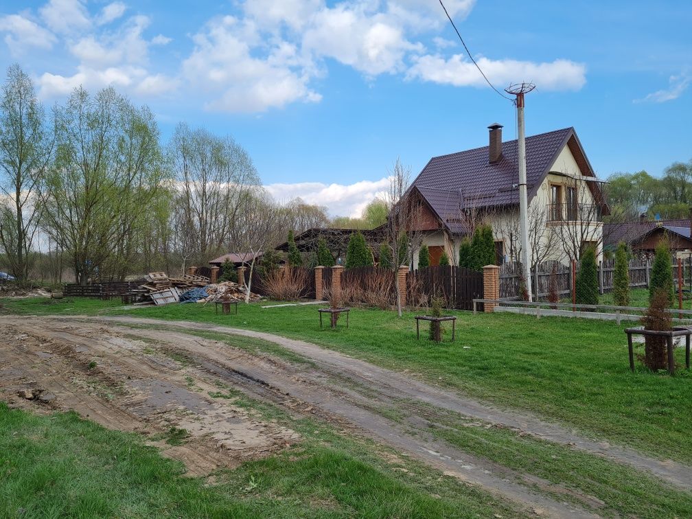 Требухів вул Космонавтів власник недорого продам 12 соток