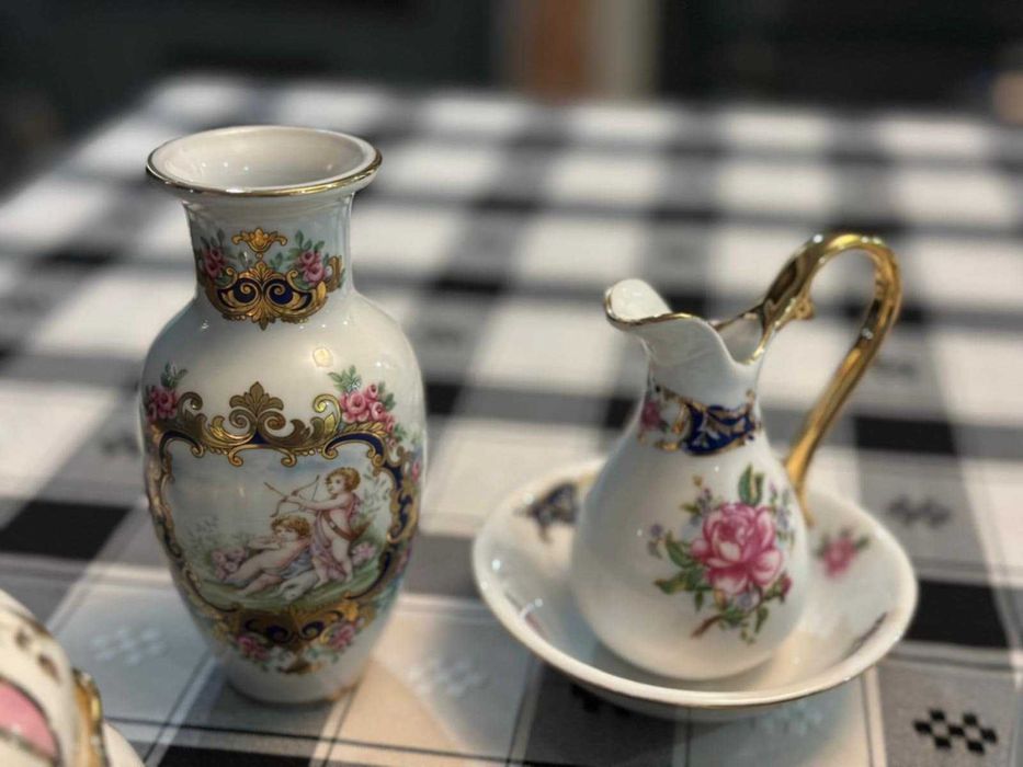 Vendo conjunto de peças em porcelana decorativas antigas