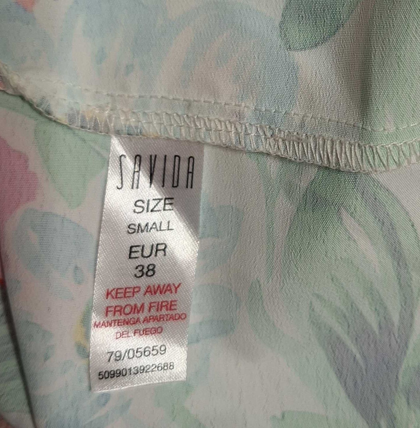 Zwiewna kwiecista sukienka kaskadowa SAVIDA