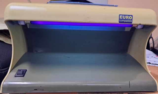 Ультрафіолетовий детектор купюр