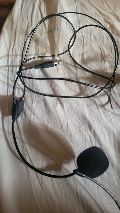 Zestaw bezprzewodowych mikrofonów EYK 100 + NOWE MIKROFONY NAUSZNE