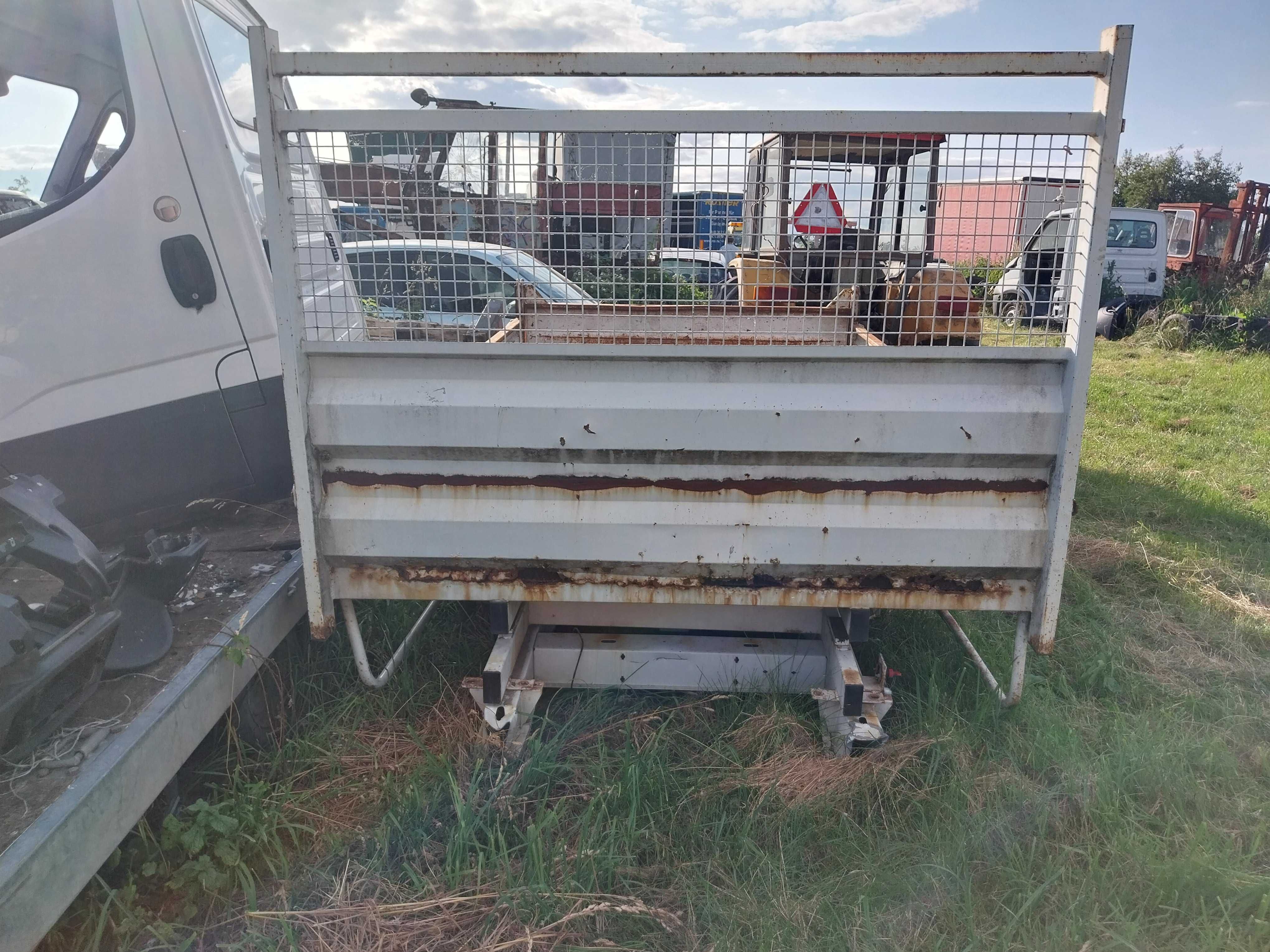 paka, kiper , wywrot na busa dostawczego