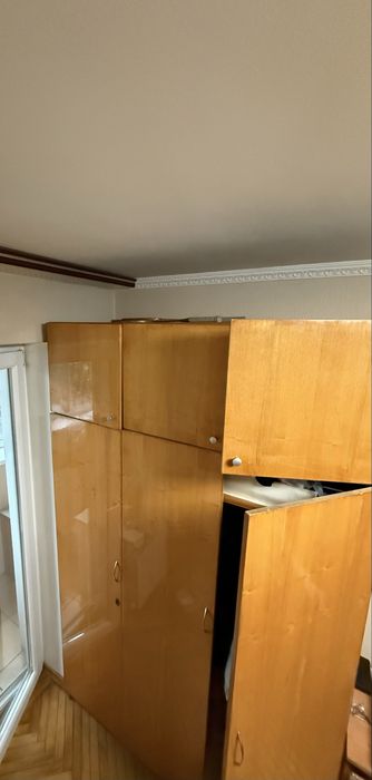 Продається шафа для одягу