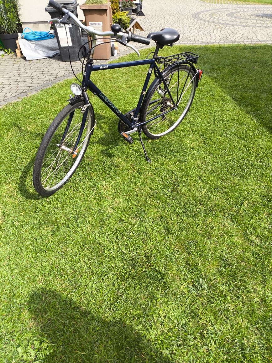 Rower męski, duża rama, koła 28 błotniki, bagażnik, oświetlenie.