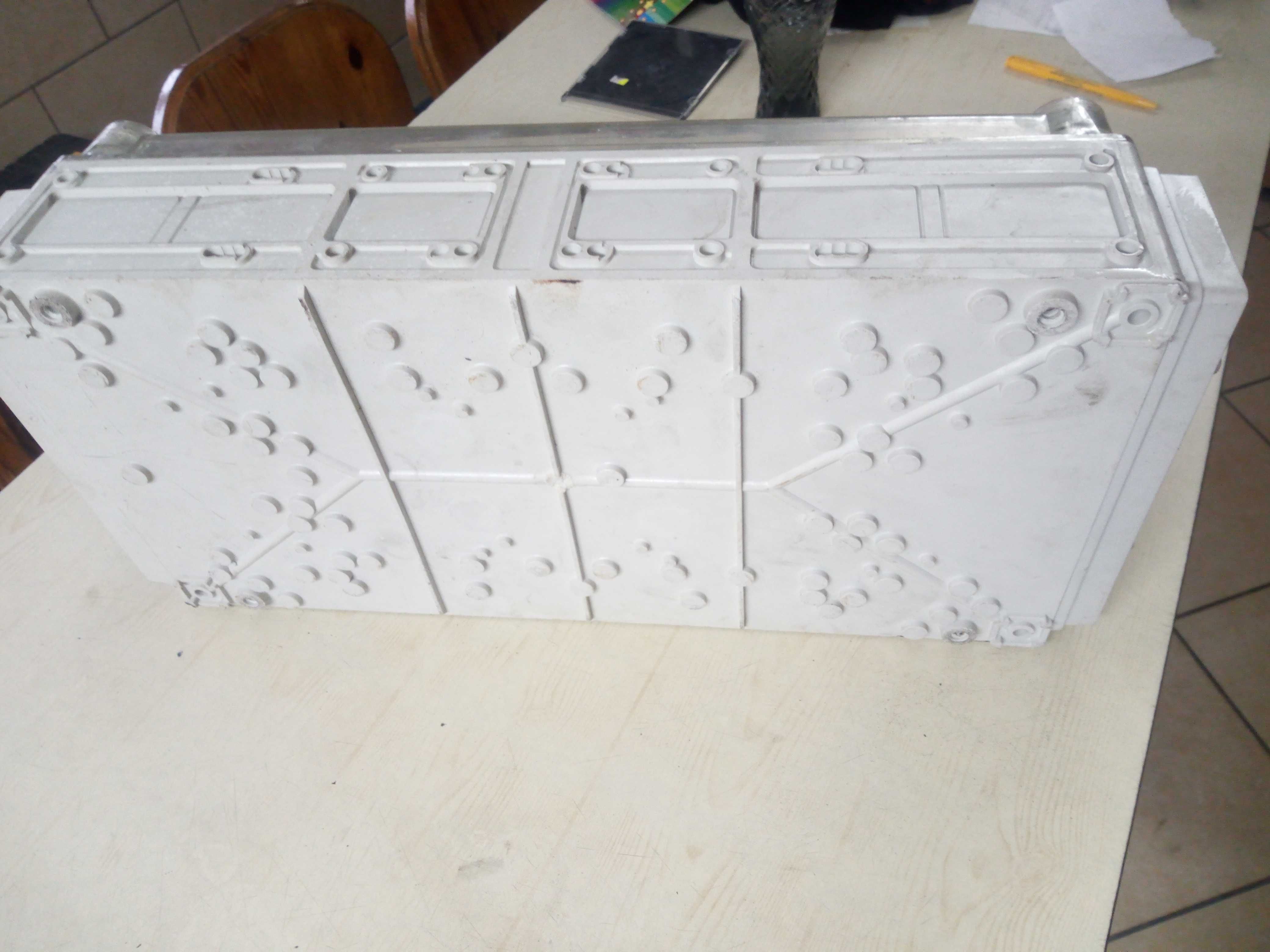 HENSEL Rozdzielnica podtynkowa 36 modłów. 4x9