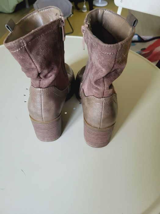 Botas em pele - TAM 35