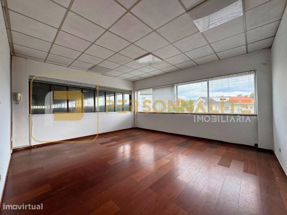 Escritório c/ estacionamento