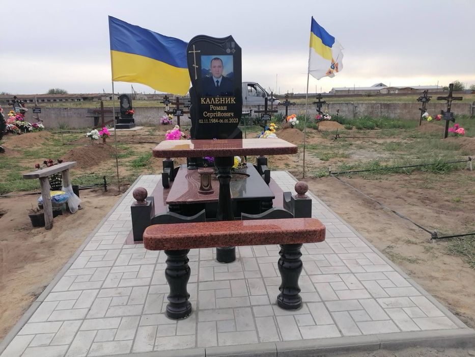 Памʼятники з граніту будь якоі складності.