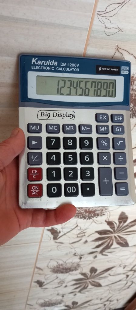 Дешево продам лот калькуляторів