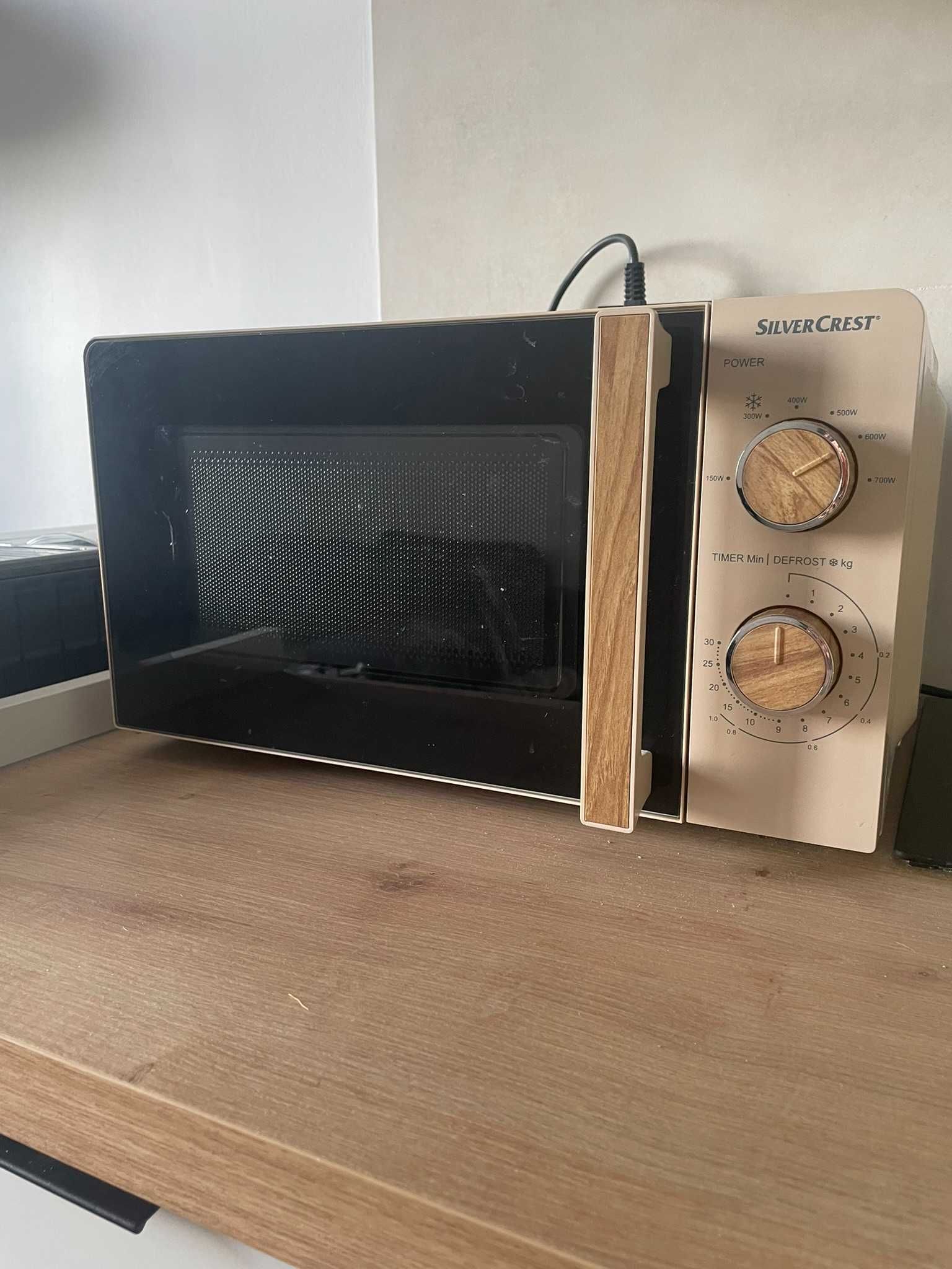 Kuchenka mikrofalowa z elementami drewna 700 W