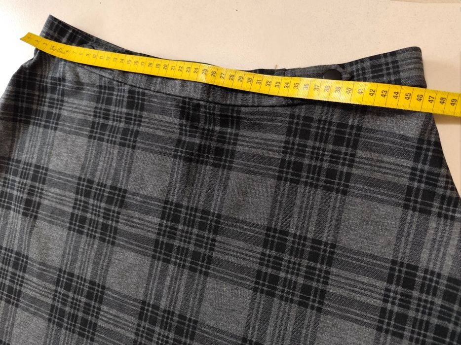 Saia de Inverno com Padrão Xadrez - C&A (Nova - XXXL - T.46)